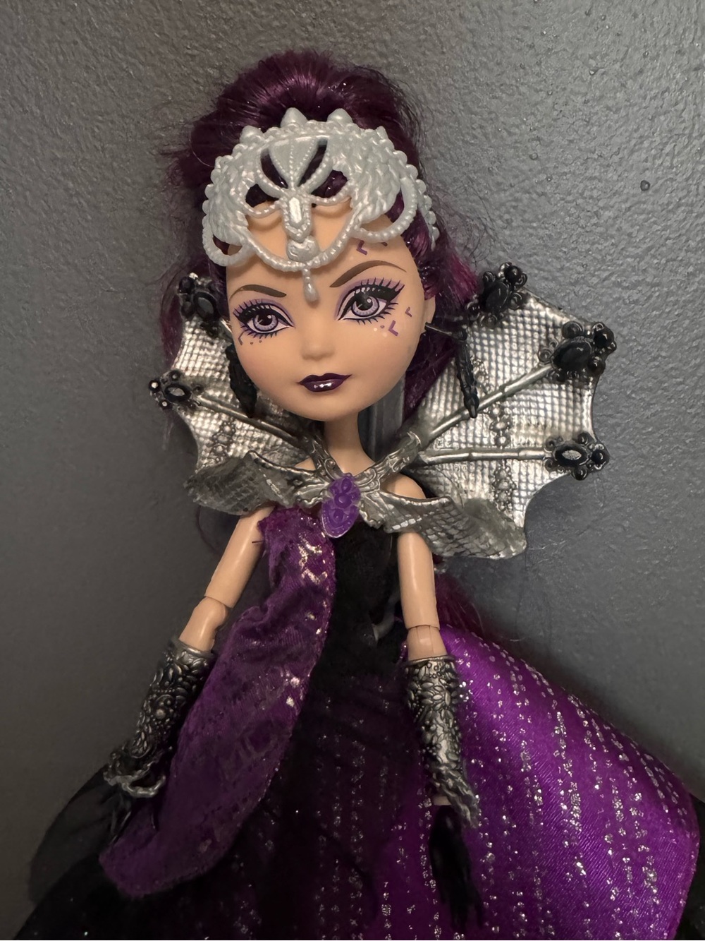 Ever After High Raven Queen Thronecoming Doll - Picture 3 of 5